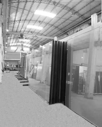Perfilería de aluminio en depósito